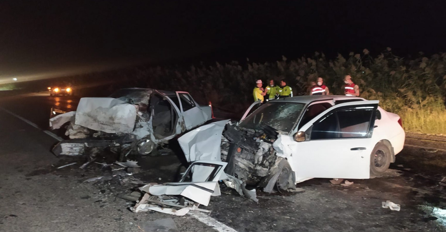 Urfa'da 2 araç çarpıştı: 2 ölü