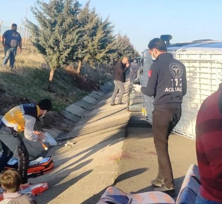 Urfa'da yolcu minibüsü devrildi: 15 yaralı