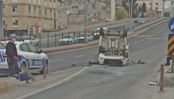 Urfa'da otomobil takla attı
