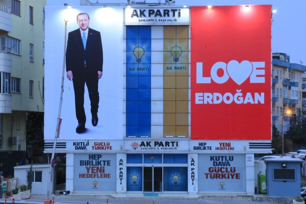 AK Parti Şanlıurfa İl yönetiminde başkan değişti