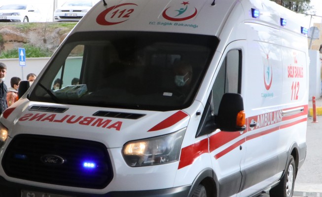 Urfa'da hafif ticari araç devrildi: 4 yaralı