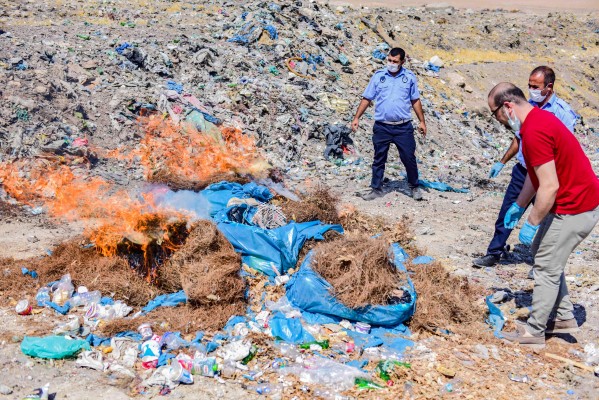 Urfa'da işyerlerinde bozulan mallar imha edildi