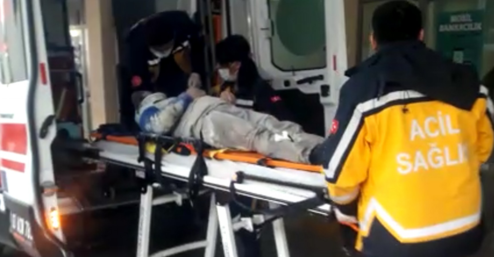 Haliliye'de inşaatta iskele çöktü: 2 yaralı