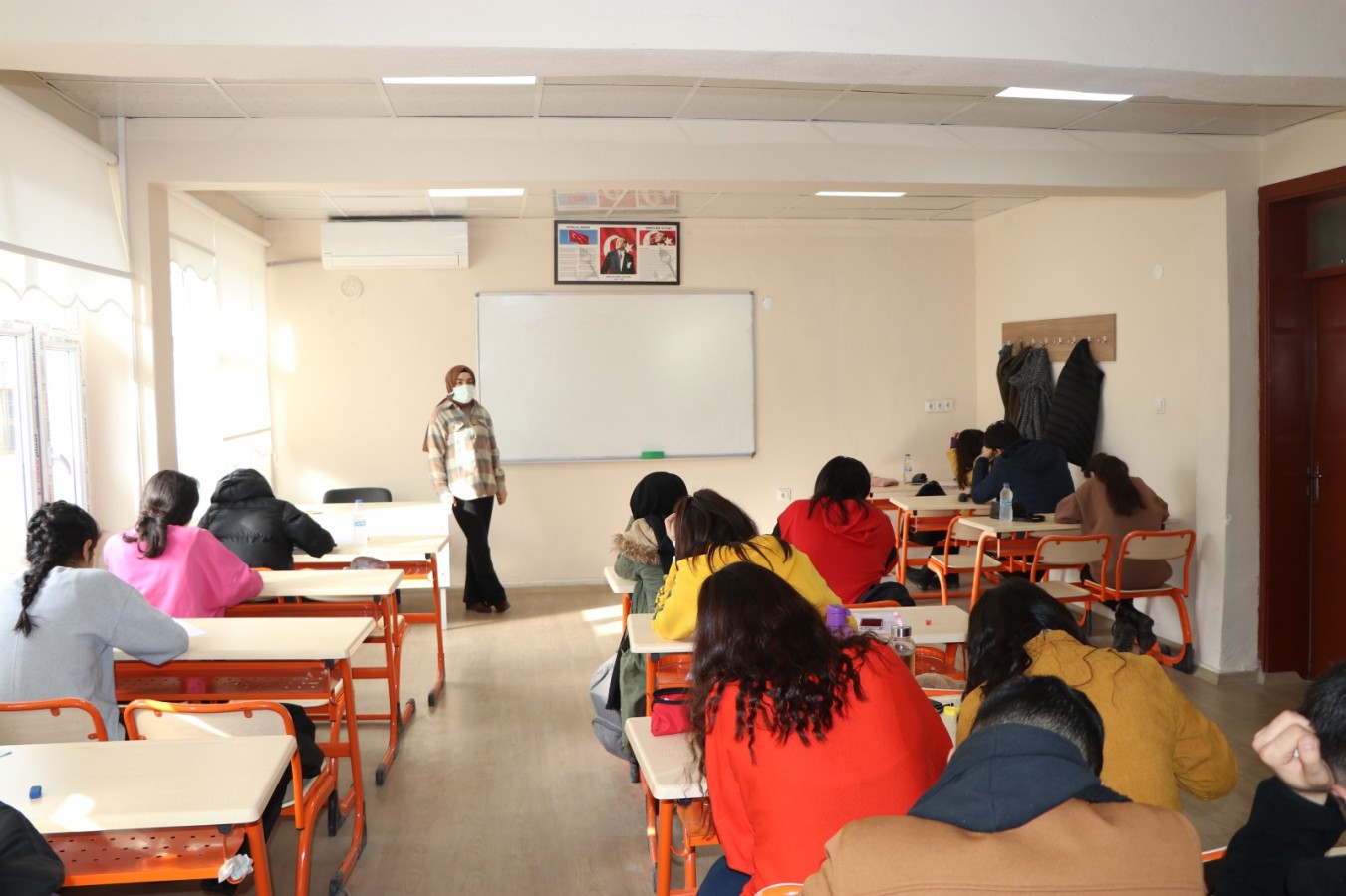Viranşehir'de gençler sınava hazırlanıyor