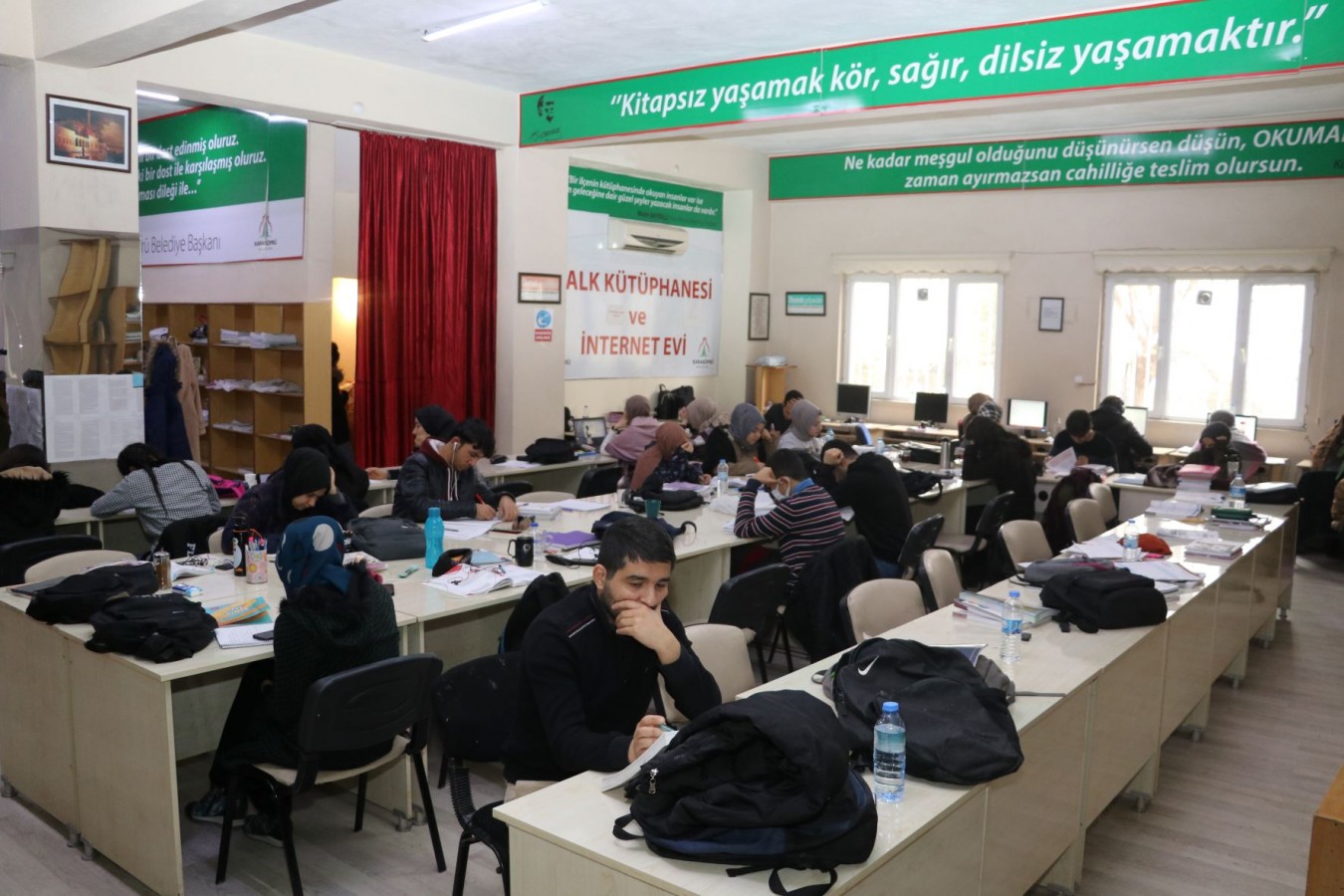 Karaköprü'de okuma salonları öğrencilerin yeni uğrak yeri oldu