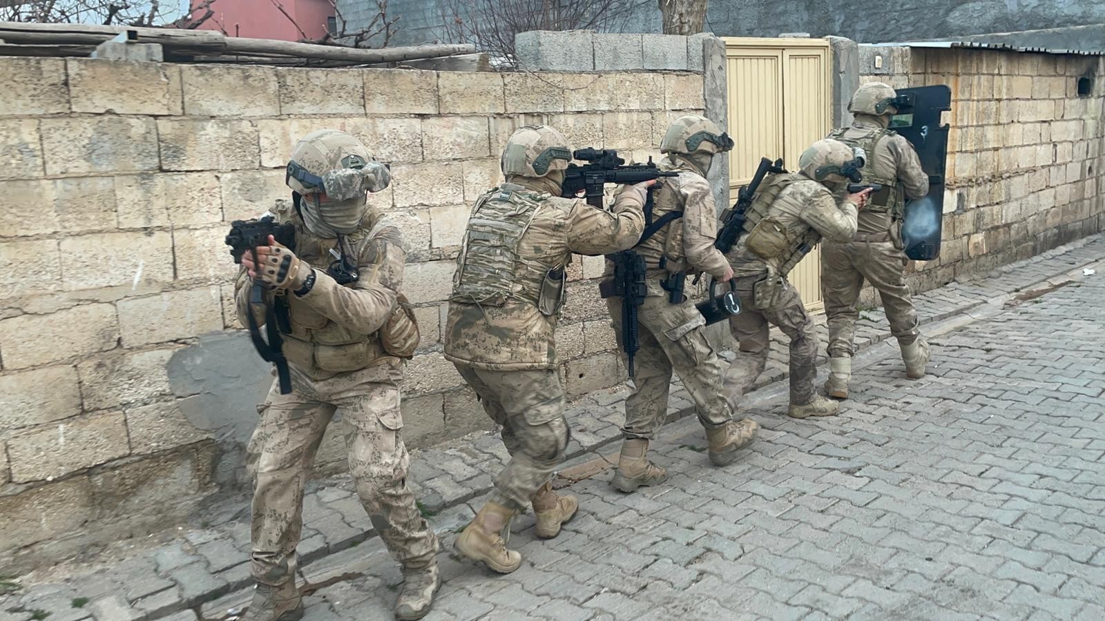 Urfa'da dev operasyon: 20 gözaltı