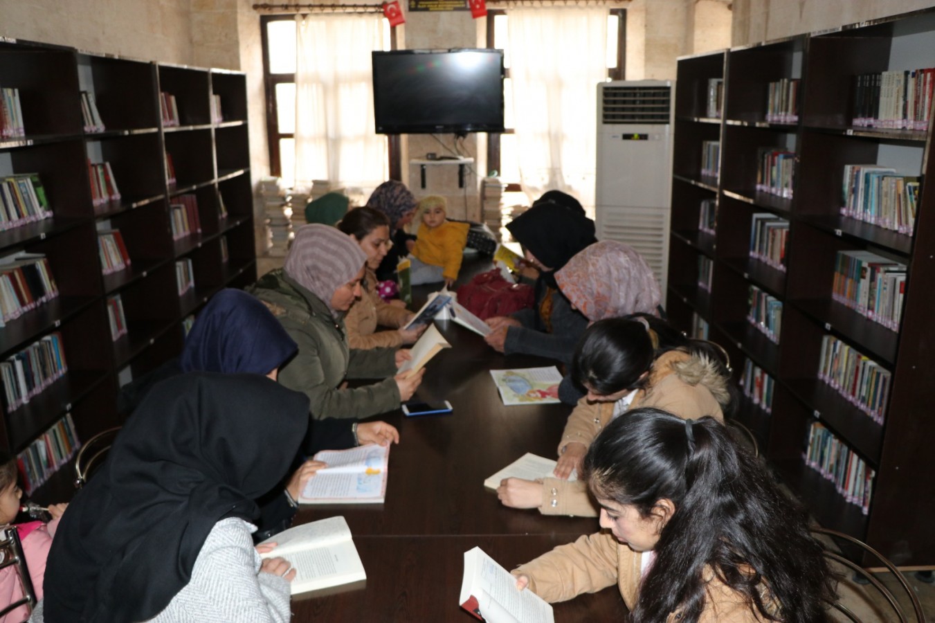 Viranşehir'de kadınlar okuma yazma öğreniyor
