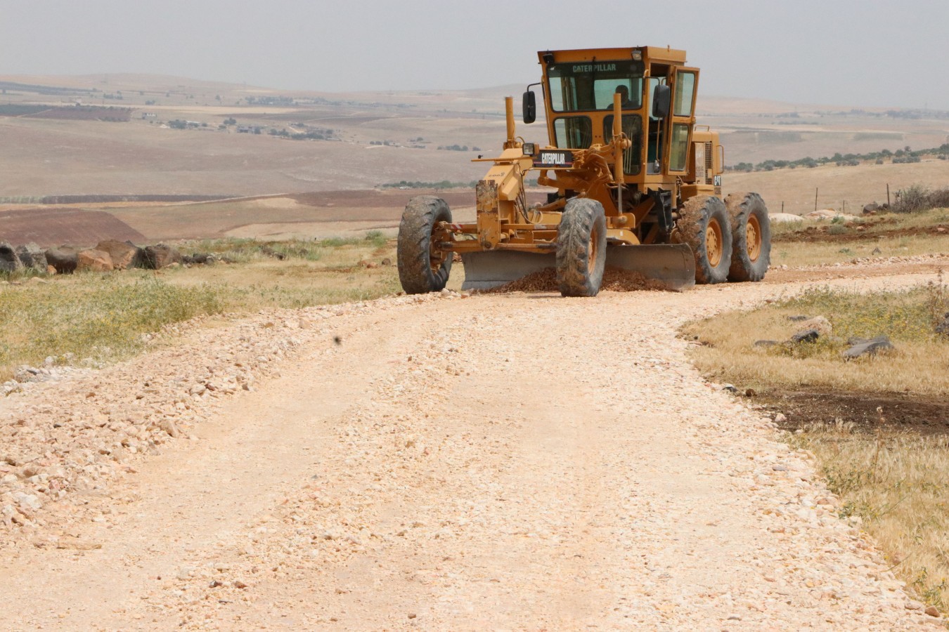 Haliliye'de kırsal üç mahallede yol yapım çalışması başladı