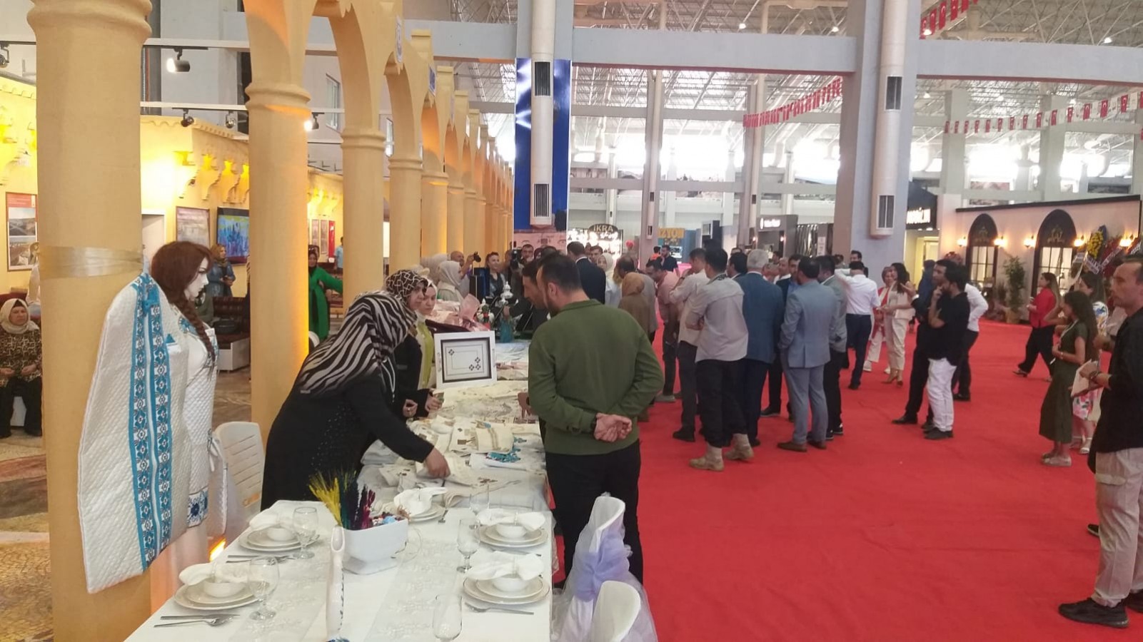 Urfa'da Evlilik Hazırlıkları Mobilya Dekorasyon Fuarı törenle açıldı