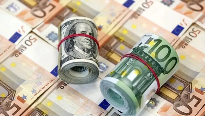 Euro, dolar karşısında geriledi