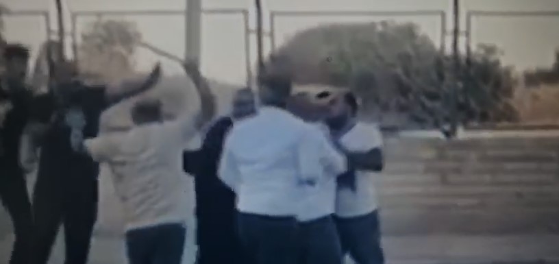 Urfa'da yol verme kavgası! Sopalarla saldırdılar