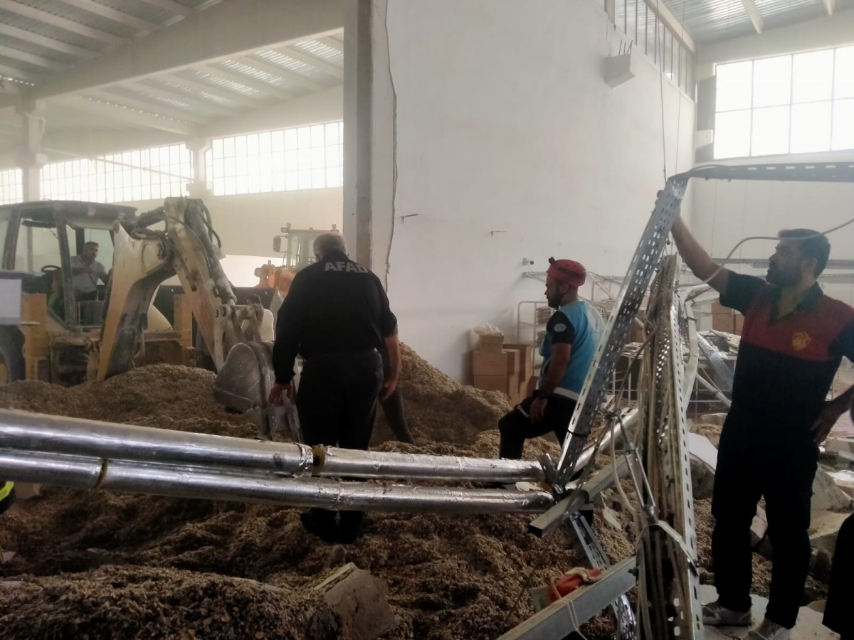 Şanlıurfa OSB'de fabrikada istinat duvarı çöktü: 5 yaralı