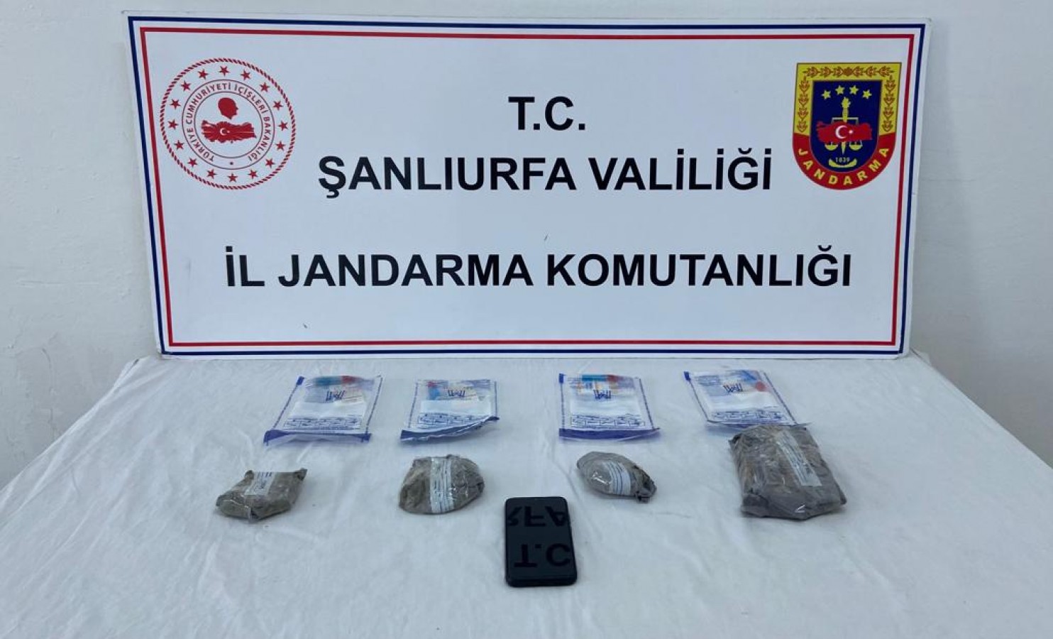 Şanlıurfa'da jandarma birimlerinin ortak uyuşturucu çalışmasında 2 kişi yakalandı