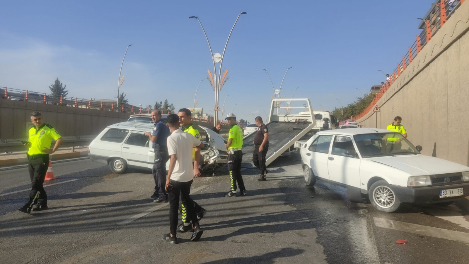 Urfa'da alt geçitte meydana gelen kazada 4 kişi yaralandı