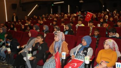 Urfa'da öğrencilerin sinema keyfi