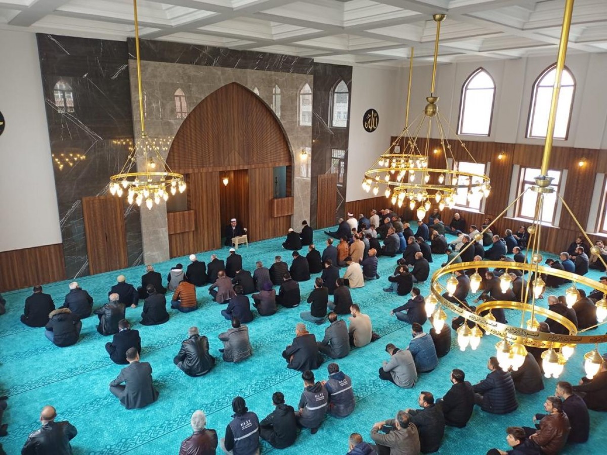 Hacı Halil Kaymaz ve Hacı Abbas Deniz Camii dualarla ibadete açıldı