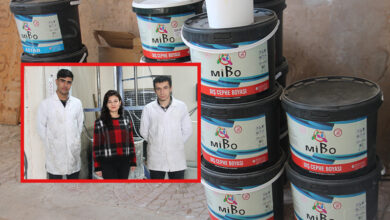Şanlıurfa'da meslek lisesi öğrencileri boya imalatıyla üretime katkı sağlıyor