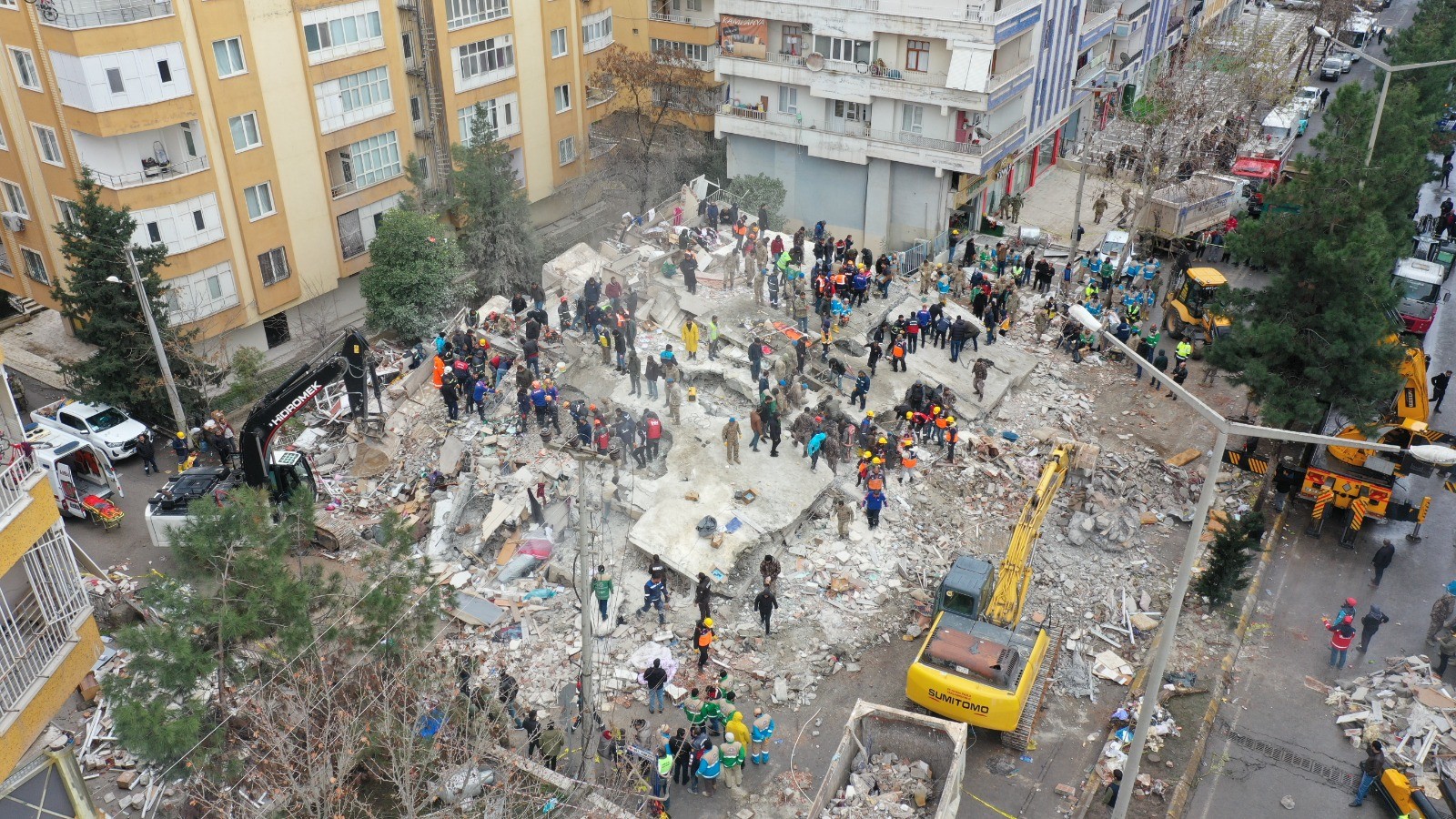 Binaları yıkılan müteahhitlere yurt dışı yasağı konulsun talebi