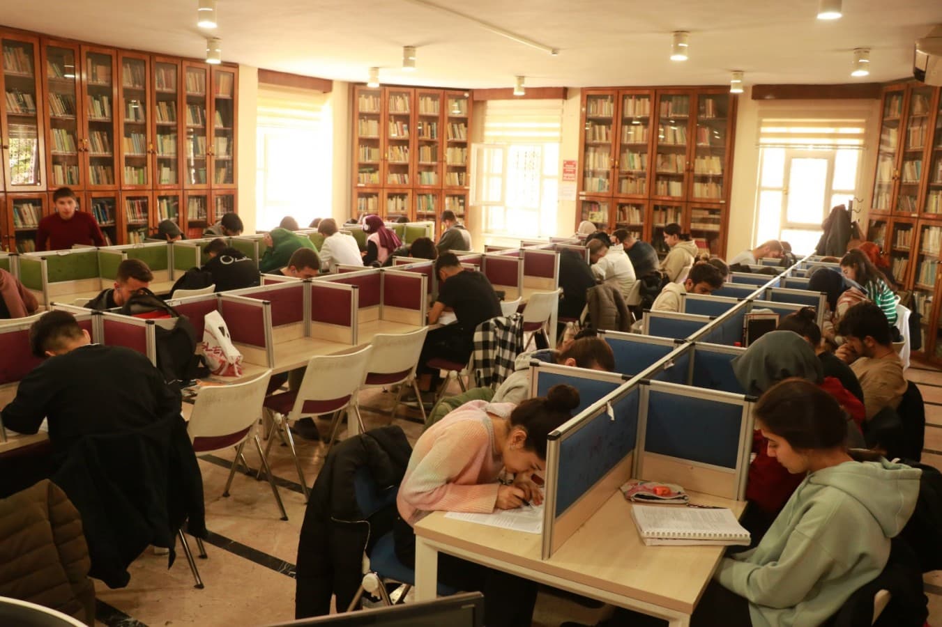 Şanlıurfa'da depremzede öğrenciler sınavlara hazırlanıyor
