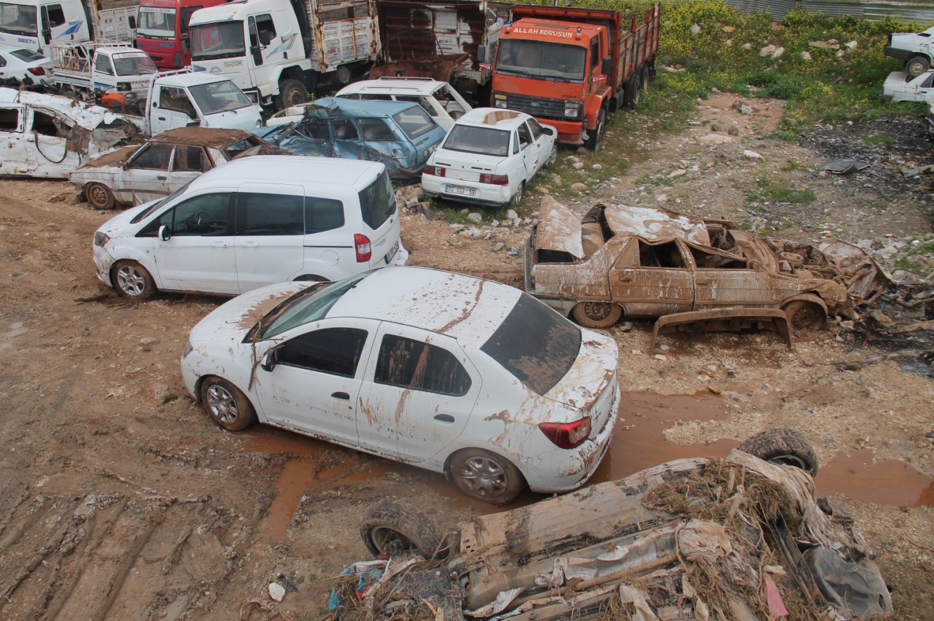 Şanlıurfa'da sel felaketi sonrası şahıslar araçlarını tanıyamıyorlar