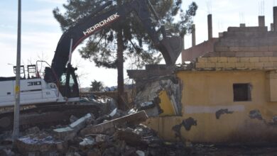 Viranşehir'de hasarlı evlerin yıkımına başlandı