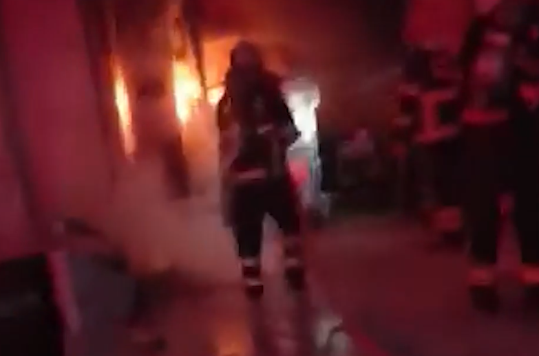 Urfa'da bir iş yerinde çıkan yangın itfaiye ekiplerince söndürüldü