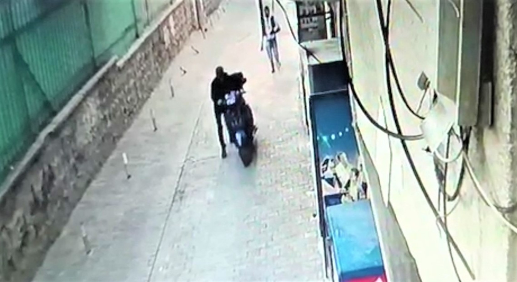 Şanlıurfa'da motosiklet hırsızlığı kamerada