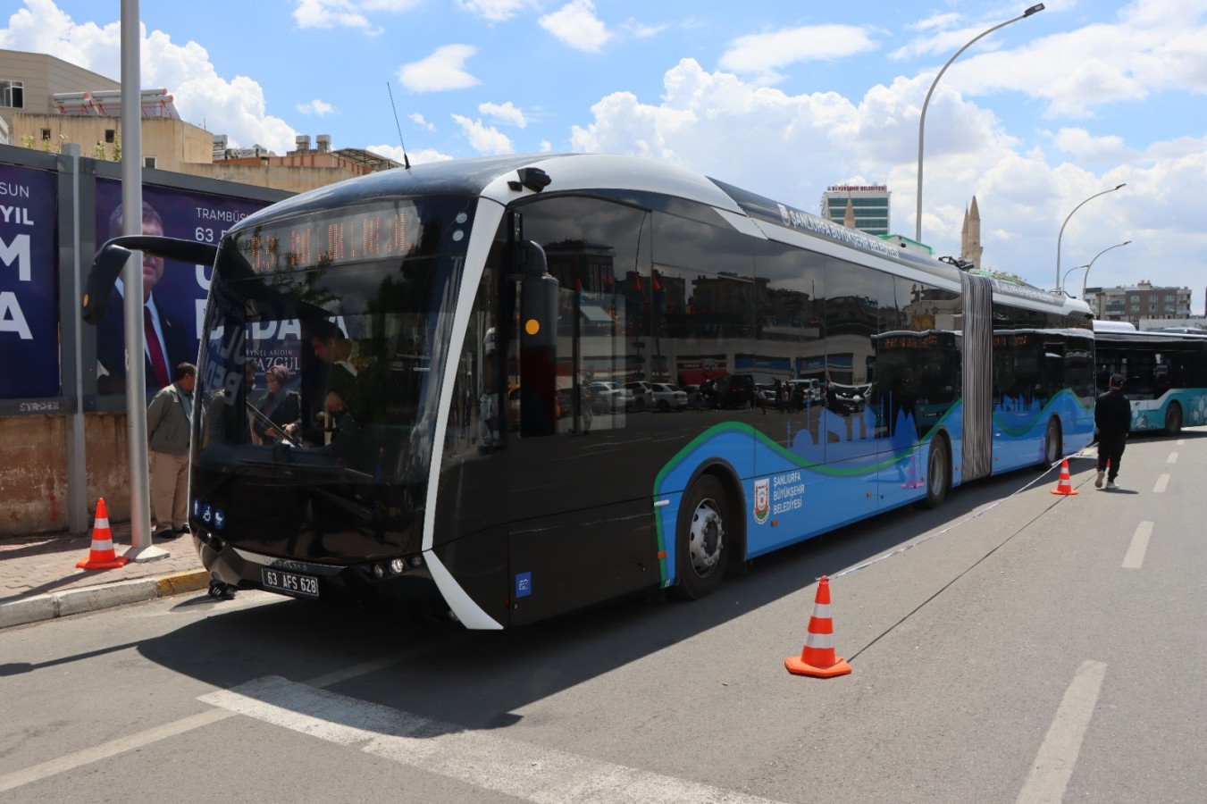 Urfa sokaklarında trambüsler seferlerini sürdürüyor