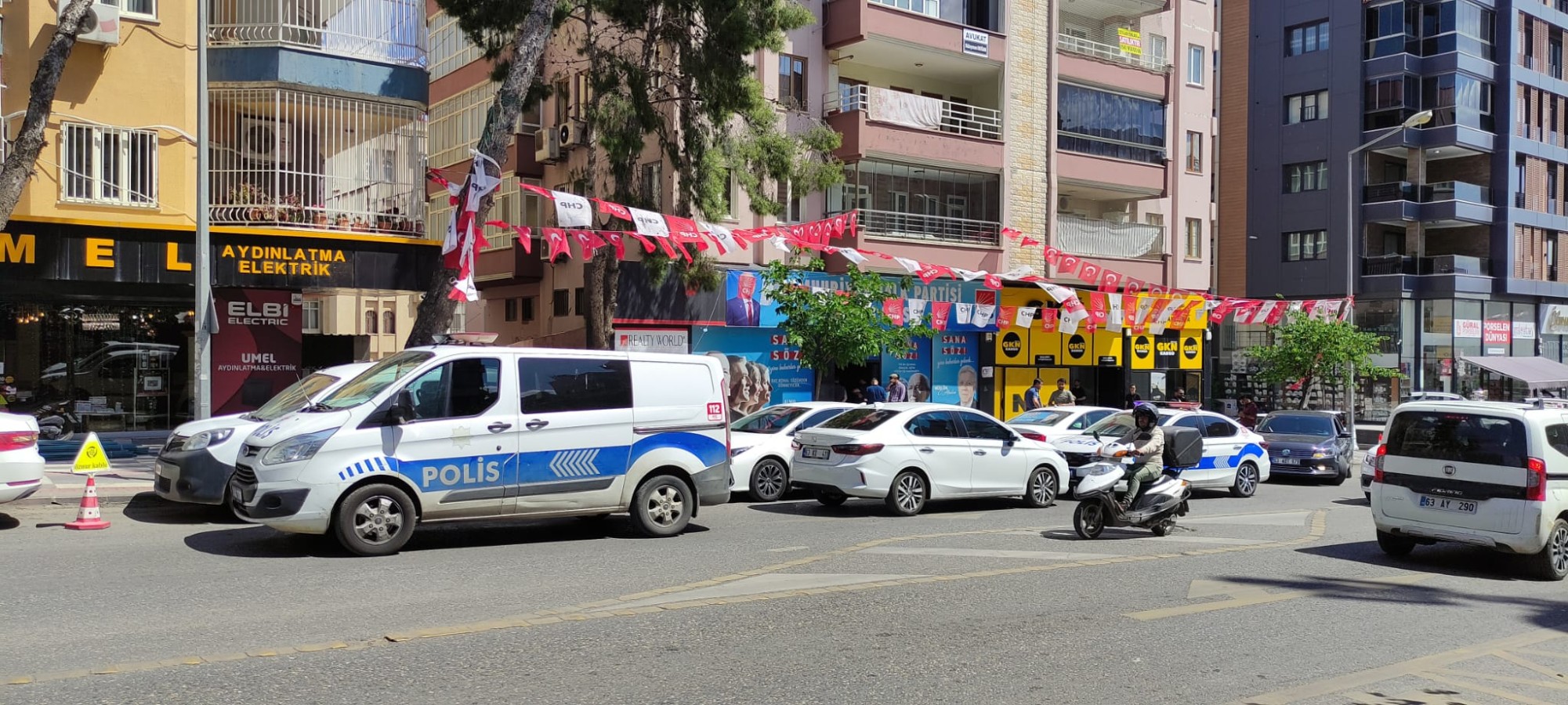 Urfa'da CHP'nin seçim ofisi kurşunlandı iddiası