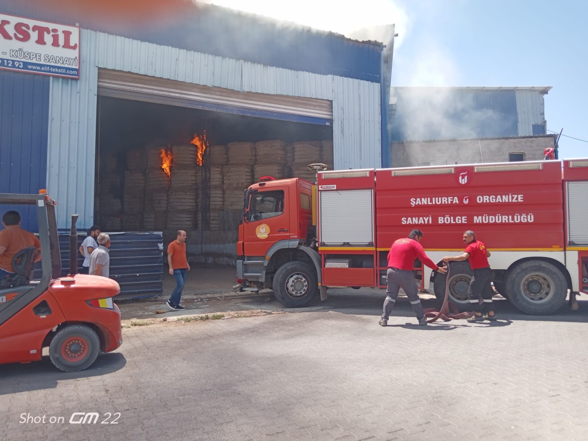 Şanlıurfa OSB'de tekstil firmasının deposunda korkutan yangın