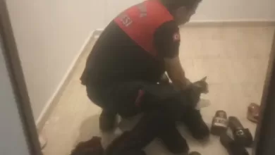 Apartman boşluğun düşen kediyi itfaiye kurtardı