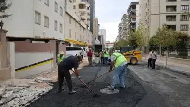 Akpiyar'da yollara sıcak asfalt dökülüyor