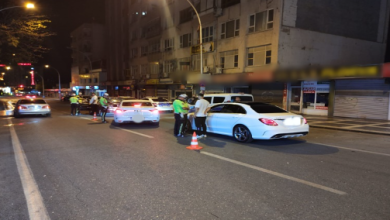 Şanlıurfa’da gece saatlerinde polis ekipleri tarafından sürücülere yönelik alkol denetimi gerçekleştirildi.