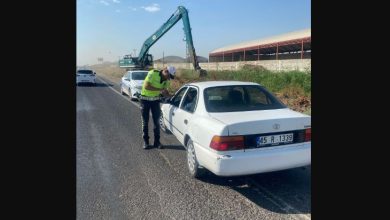Şanlıurfa'da drone ile yapılan trafik denetimlerinde, 24 sürücüye kırmızı ışık ihlali ve emniyet kemeri takmama nedeniyle ceza kesildi.