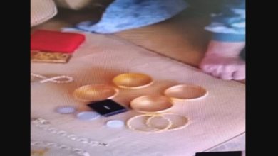 Şanlıurfa'nın Akçakale ilçesinde 777 bin lira dolandırıcılığı yapan sahte savcı ve polis kimliğine bürünen telefon dolandırıcısına yönelik operasyon gerçekleştirildi. Operasyon sonucunda bir kişi gözaltına alındı.