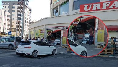 Şanlıurfa'nın Karaköprü ilçesinde, bir otomobil sürücüsünün direksiyon hakimiyetini kaybetmesi sonucu marketin içine girdi. Neyse ki, kazada herhangi bir can veya mal kaybı yaşanmadı.