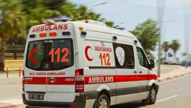 Şanlıurfa-Suruç kara yolunda, 3 işçi servis aracının çarpışması sonucu meydana gelen trafik kazasında, ilk belirlemelere göre 4 kişi yaralandı.