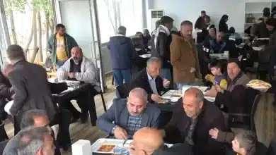 Bozova’da, ilk halk lokantası dün düzenlenen törenle açıldı. Haftanın 6 günü hizmet verecek olan lokanta, vatandaşlara uygun fiyatlarla lezzetli ve doyurucu yemekler sunacak.