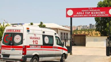 Şanlıurfa'nın Karaköprü ilçesinde, DEDAŞ ekiplerinin direk yenileme çalışması sırasında talihsiz bir olay yaşandı.