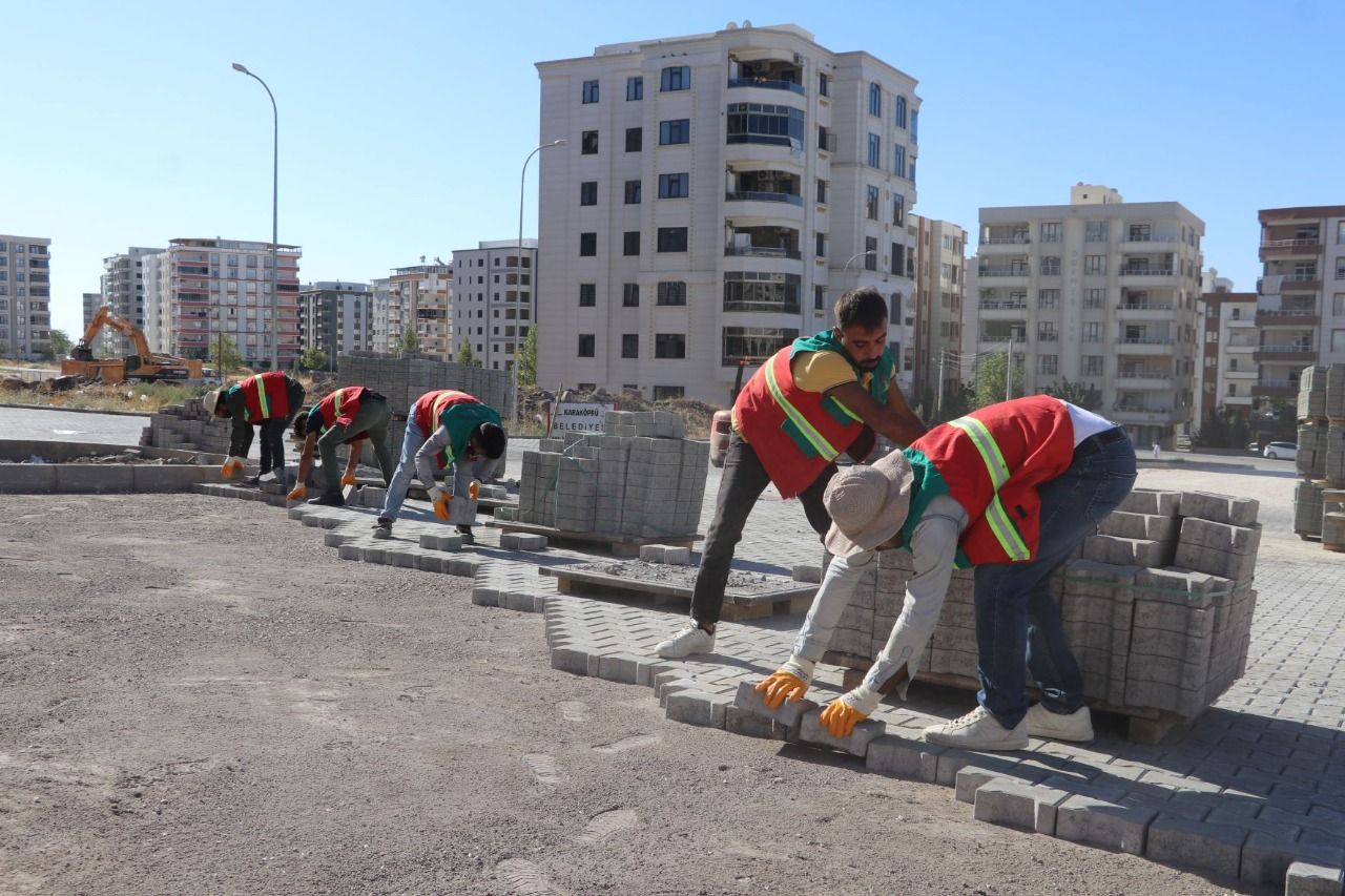 Karaköprü'de belediyeden yeni açılan yollarda çalışma