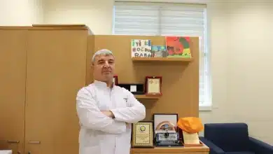 Prof. Dr. Ahmet Uyanıkoğlu, sıcaklıkların etkili olduğu yaz döneminde özellikle risk grubundaki bireyleri su tüketimi konusunda uyardı.