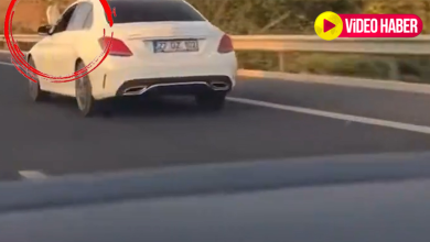 Gaziantep'te, ayaklarını camdan çıkararak otomobil kullanan çakarlı araç sürücüsünün Gaziantep Bölge Adliye Cumhuriyet Başsavcısı olduğu ortaya çıktı. Tepki çeken görüntüler sonrası ilgili makamlarca uyarı yapıldı.