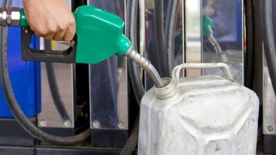 Akaryakıt fiyatlarında hareketlilik devam ediyor. Brent petrol fiyatlarındaki dalgalanmalar ve döviz kurundaki yükseliş, pompa fiyatlarını yeniden yukarı çekti.