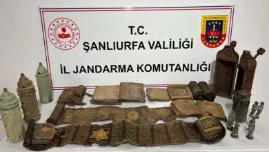 Eyyübiye’de Jandarma ekiplerinin düzenlediği operasyonda, tarihi ve kültürel değere sahip çok sayıda eser ele geçirildi. Gözaltına alınan 2 şüpheli hakkında adli işlem başlatıldı.