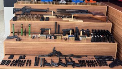 Şanlıurfa Emniyet Müdürlüğü ekipleri, yasa dışı silah üretimi yapılan adreslere eş zamanlı operasyon düzenledi. Baskınlarda çok sayıda silah, mühimmat ve patlayıcı ele geçirilirken, 4 kişi gözaltına alındı.