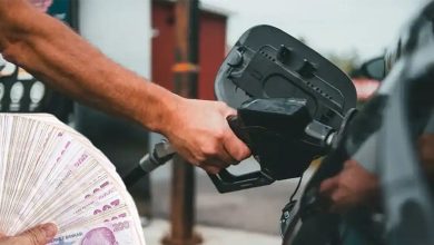 Petrol fiyatlarındaki düşüş sonrası akaryakıt fiyatları yeniden geriledi. Motorine yapılan 98 kuruşluk indirim pompaya yansıdı, Şanlıurfa’da motorin litre fiyatı 55 lira 36 kuruşa düştü.