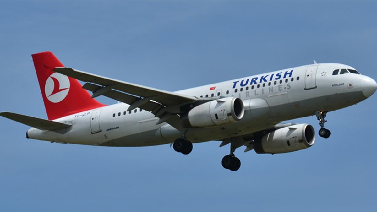 Türk Hava Yolları, Cumhuriyet’in 102. yılına özel yurt içi uçuşlarda bin 29 liradan başlayan fiyatlarla kampanya başlattı. Kampanya, 29-30 Ekim tarihlerinde alınacak biletlerde geçerli olacak.