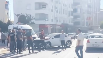 Şanlıurfa’nın Karaköprü ilçesinde iki otomobilin çarpıştığı kazada 2 kişi yaralandı. Yaralılar, sağlık ekipleri tarafından hastaneye kaldırıldı.