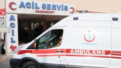 Şanlıurfa’nın Birecik ilçesinde otomobil ile motosikletin çarpışması sonucu meydana gelen kazada, motosiklet sürücüsü ağır yaralandı.