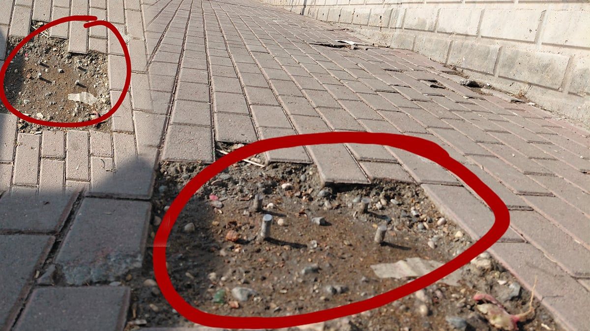 Şanlıurfa’da kültür araştırmacısı Burhan Akar, Harrankapı Caddesi’ndeki kaldırımda sökülmeyen kazık ve cıvataların vatandaşlar için ciddi tehlike oluşturduğunu belirterek belediyelere çağrıda bulundu.